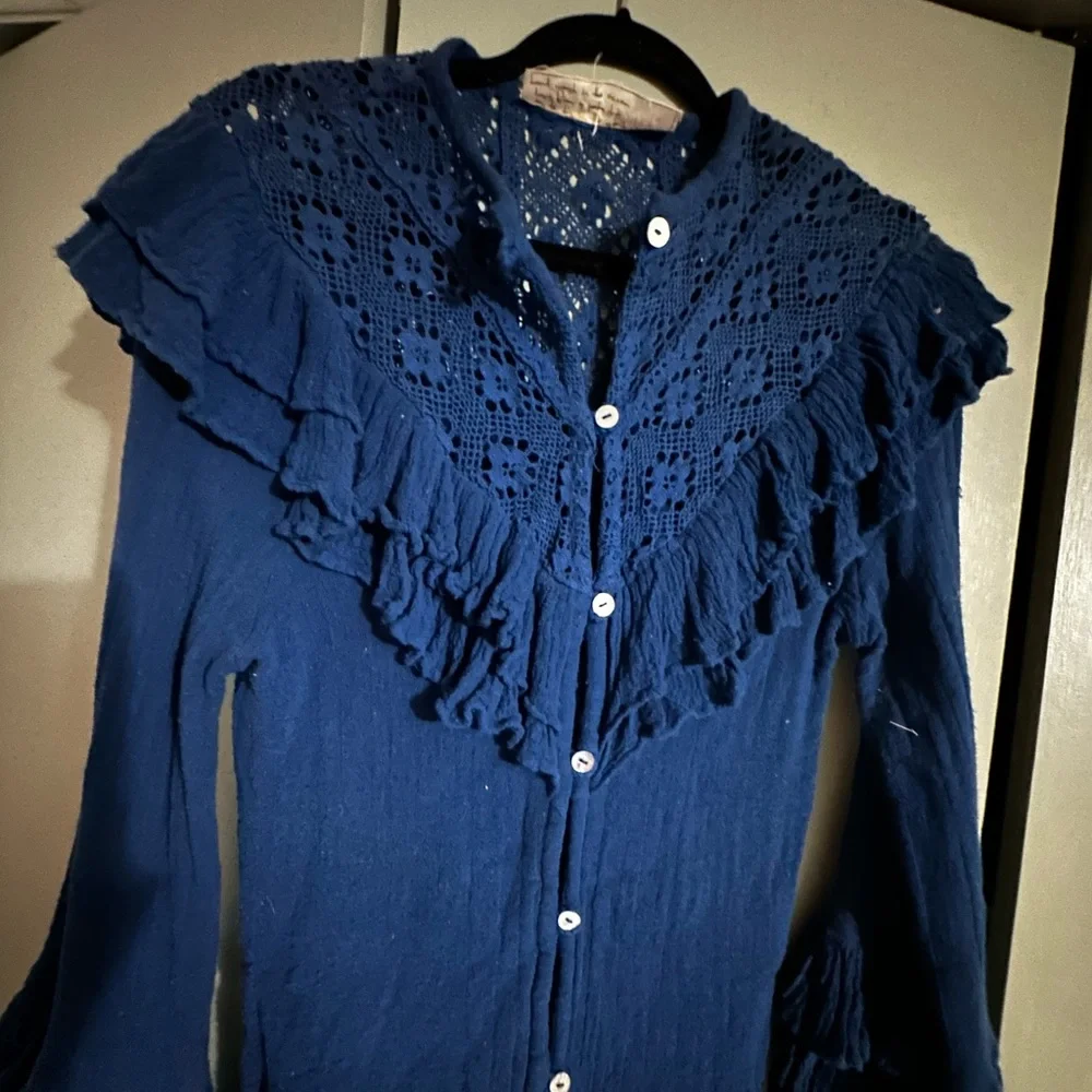 Jen’s Pirate Booty linen shirt with ruffles and ruffles. Deep blue. Size S. - Picture 2 of 14